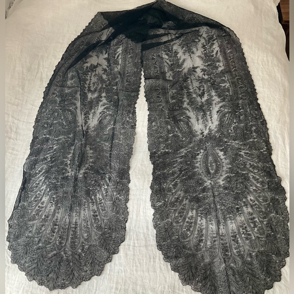 Antique Victorian large black lace stole wrap, antique textile, Mourning shawl - Picture 3 of 5